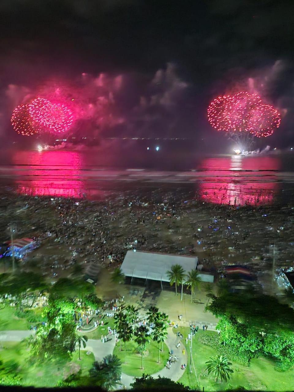 Apartamentos Na Praia Do Gonzaga Frente Mar Com Estacionamento Santos  Pokoj fotografie